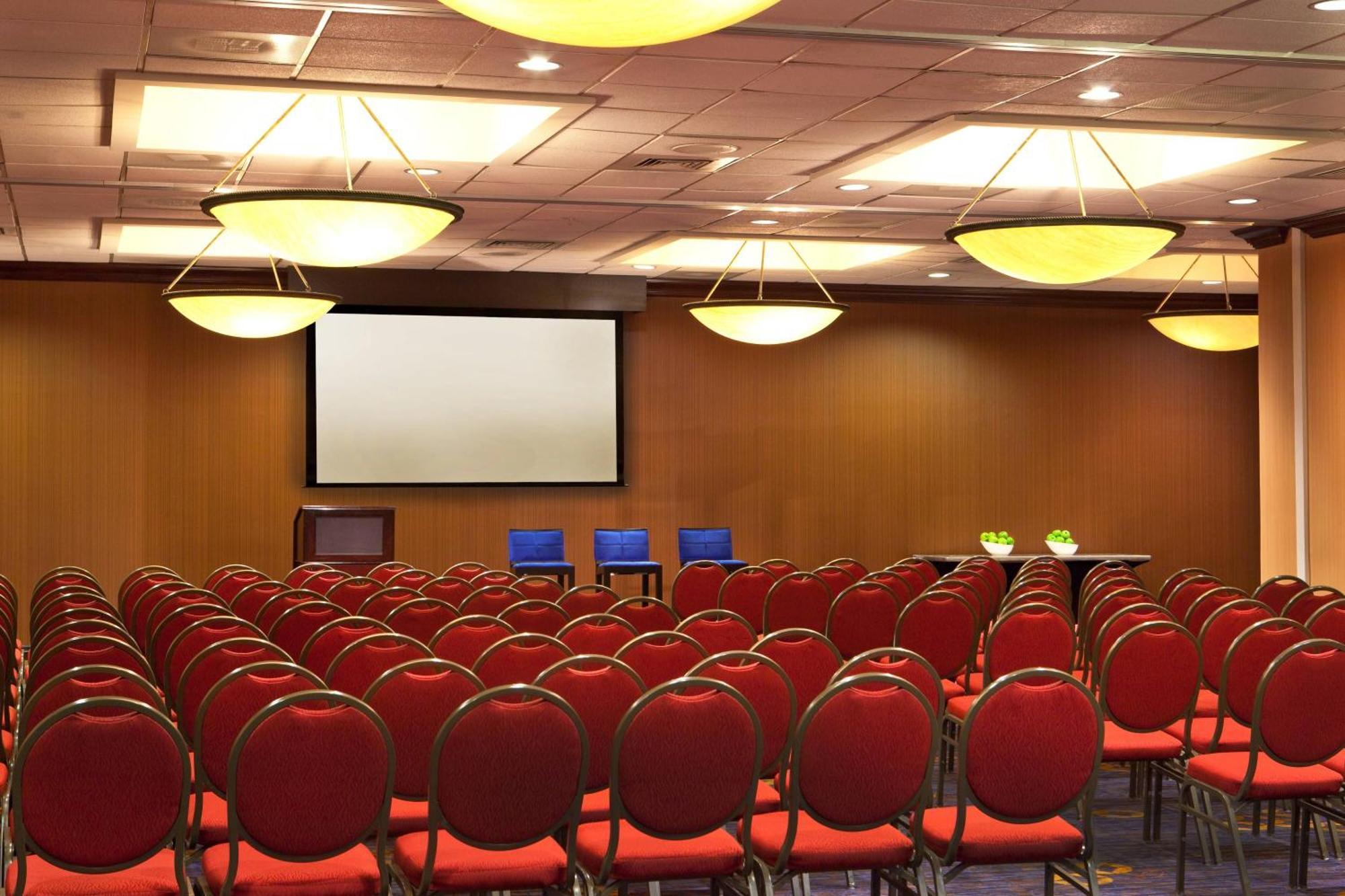 Courtyard By Marriott Pentagon South Hotel 3*